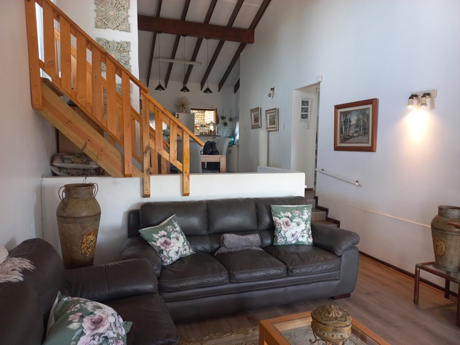 To Let 3 Bedroom Property for Rent in Wavecrest Eastern Cape